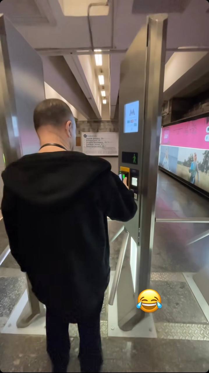 "В жизни не купила бы себе". Жена Виктора Павлика показала драгоценный подарок от певца на годовщину